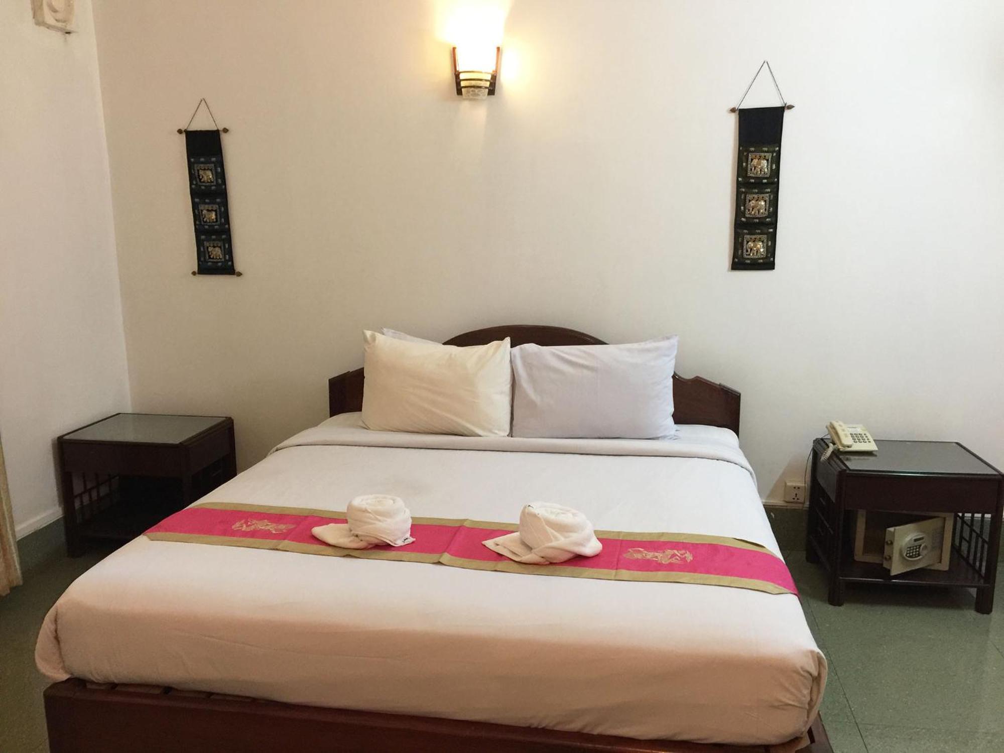 Central Night Hotel Siem Reap Exterior photo
