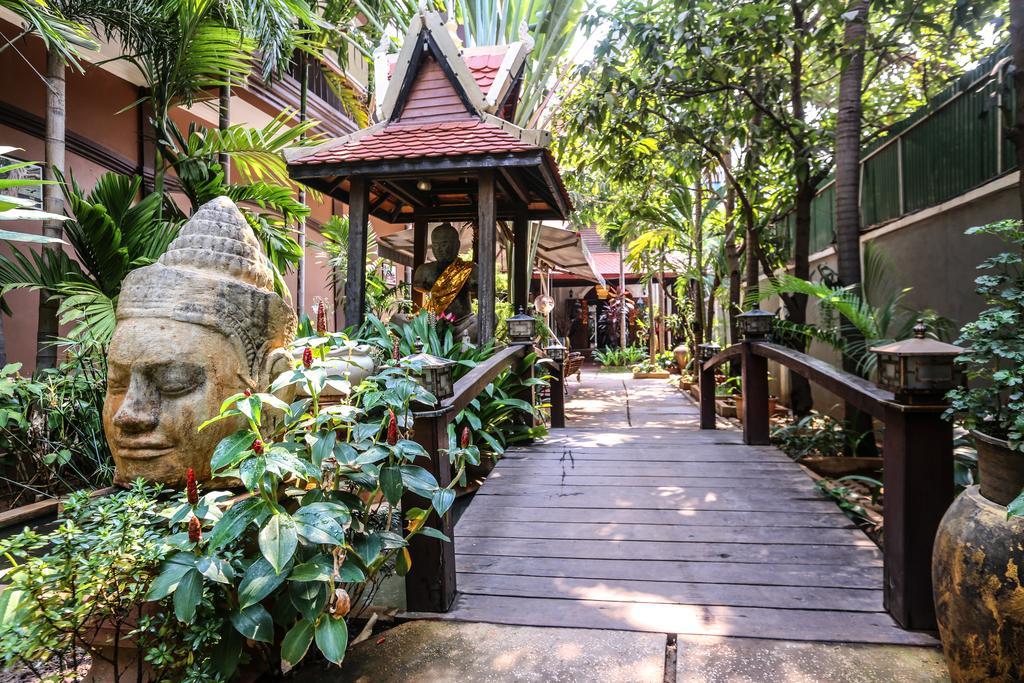 Central Night Hotel Siem Reap Exterior photo