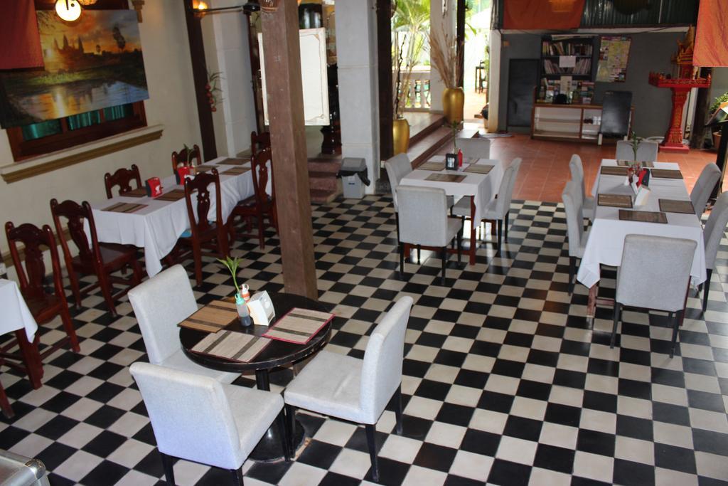 Central Night Hotel Siem Reap Exterior photo