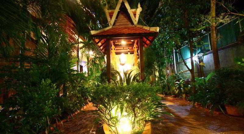 Central Night Hotel Siem Reap Exterior photo