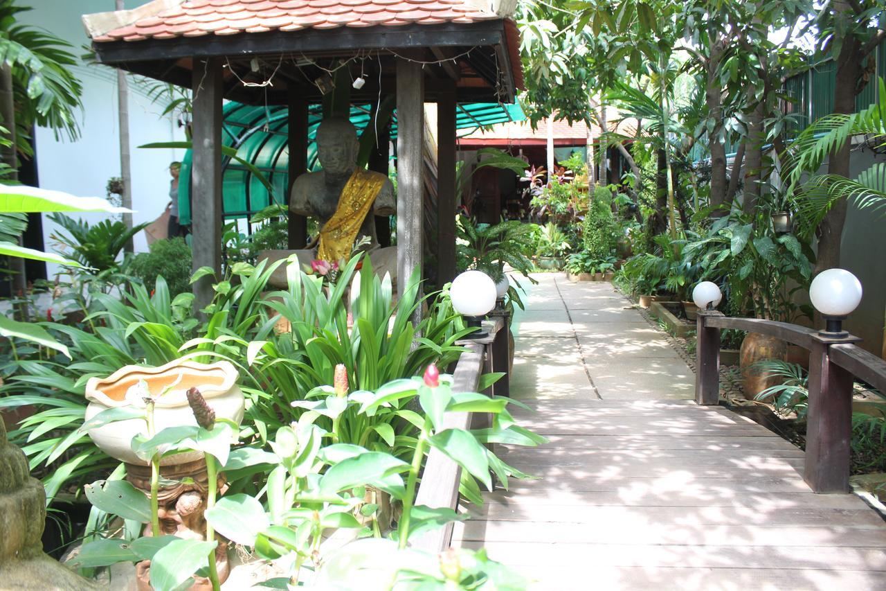 Central Night Hotel Siem Reap Exterior photo