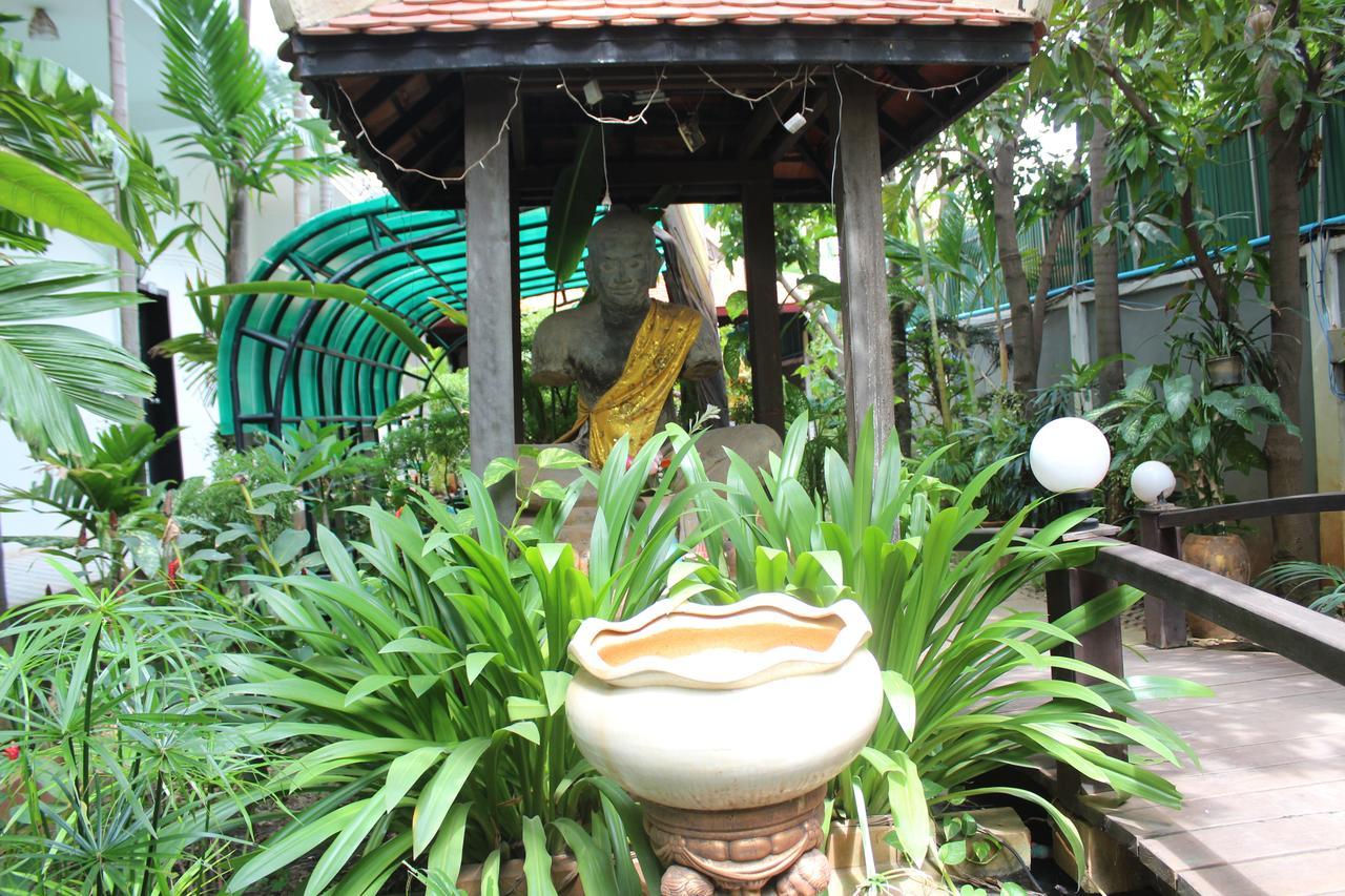 Central Night Hotel Siem Reap Exterior photo